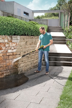 Limpiando muro con Karcher K4 Power Control ficha